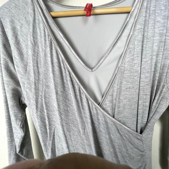 Ruby Ribbon Compression Surplice Top – Size L – Gray – 3/4 Sleeve V-Neck‎ - Picture 6 of 9